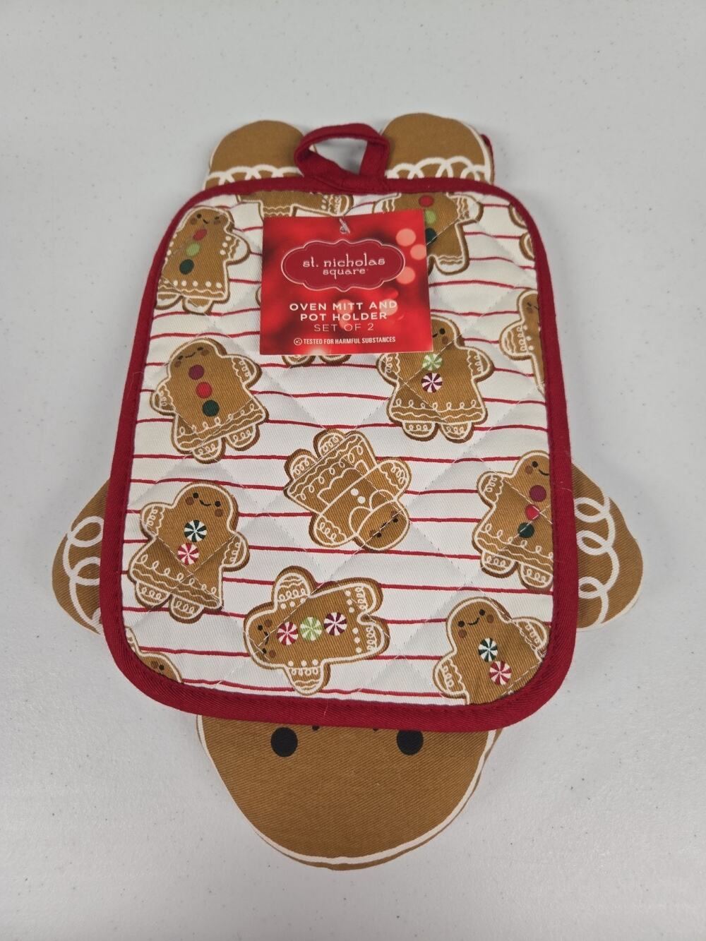 St Nicholas Square 2021 Holiday Gingerbread Oven Mitt Pot Holder Set New